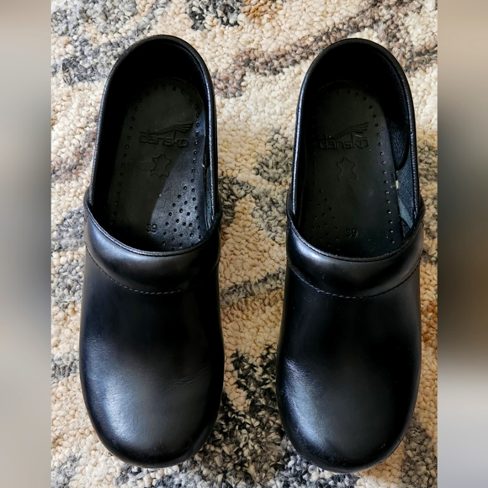 Dansco Clogs Size 39 or 8.5-9 American Sizes.